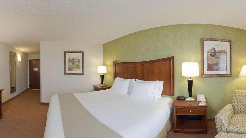 Holiday Inn Express & Suites Asheville Sw - Outlet Ctr Area, An Ihg Hotel Room photo