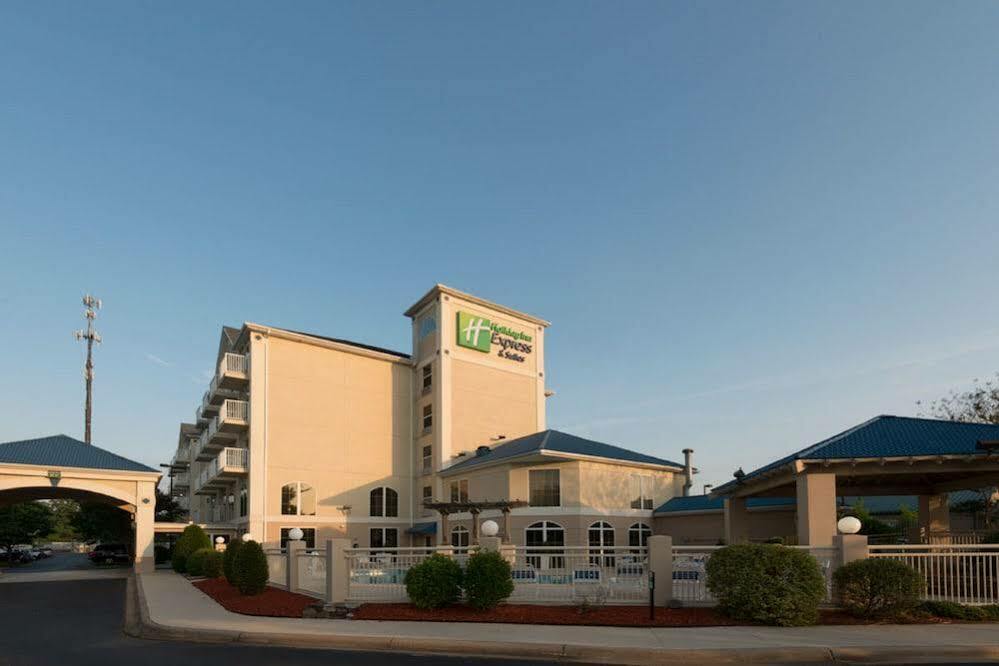 Holiday Inn Express & Suites Asheville Sw - Outlet Ctr Area, An Ihg Hotel Exterior photo